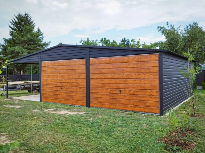 garaz-blaszany-z-wiata-9x6m-matowa-czern-dab-rustykalny-furtka-2.jpg
