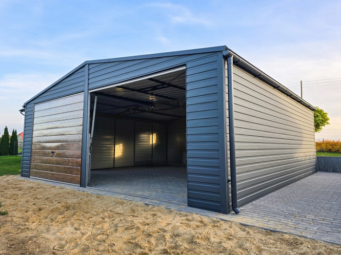 garaz-blaszany-dwuspadowy-7x7m-grafit-dab-furtka-okna-2.jpg