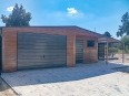 garaz-blaszany-z-wiata-pomieszcz-gosp-9x5,5m-dab-matowy-grafit-4.jpg